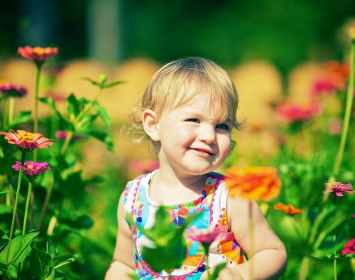 baby_with_flower_1-500x394-7333527