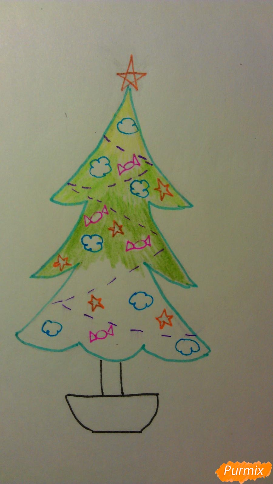 Как нарисовать елку с детскими игрушками на Новый год - шаг 10